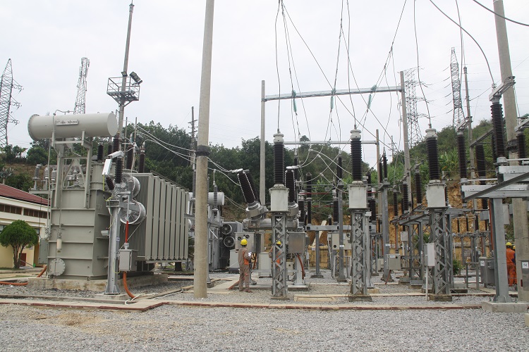 Tin truyền hình: Đóng điện máy biến áp T2 trạm biến áp 110 kV Mường La